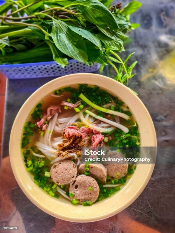 Rare Beef, Tendon & Beef Balls Rice Noodle Soup